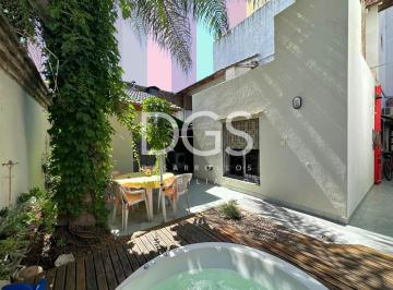 Casa · 180m² · 5 Ambientes · 1 Cochera · Casa Chalet en Venta en Banfield, Lomas de Zamora, G. B. a. Zona Sur
