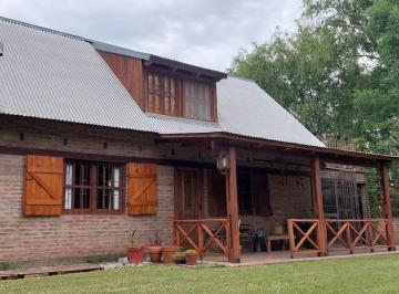Casa de 2 ambientes, Roldán · Hermosa Casa a La Venta en Roldán con Amplio Terreno Forestado.