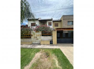 Casa · 300m² · 4 Ambientes · 3 Cocheras · El Chajá 2100 - Barrio Solares