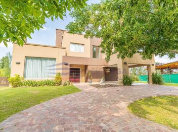 Casa · 1350m² · 4 Dormitorios · 2 Cocheras · Casa en Venta en Country Terravista General Rodriguez