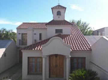 Casa · 206m² · 4 Ambientes · 2 Cocheras · Hermosa Casa en Venta 3 Habitaciones, Barrio San Bernardo, Luján