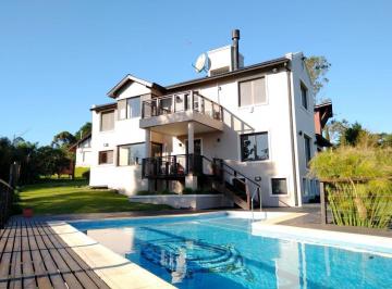 Casa · 220m² · 4 Dormitorios · 2 Cocheras · Chalet 5 Amb. con Piscina y Parque - Sierras de Los Padres
