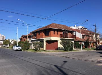 Casa · 290m² · 4 Dormitorios · 2 Cocheras · Propiedad en Block + Local - Roca y San Juan