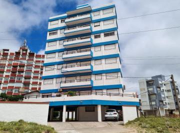 Departamento de 3 ambientes, Villa Gesell · Amplio Departamento con Vista Al Mar y Estacionamiento