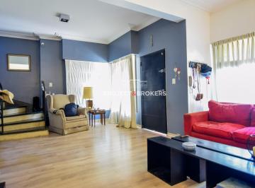 Casa de 5 ambientes, Morón · Chalet Actualizado en Zona Residencial de Castelar