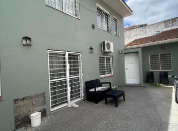 Casa · 67m² · 4 Ambientes · 1 Cochera · Casa Chauvin Venta