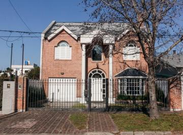 Casa · 260m² · 6 Ambientes · 2 Cocheras · Casa en Venta - 4 Dorm. 4 Baños - Cocheras - 460 m² - Manuel B. Gonnet