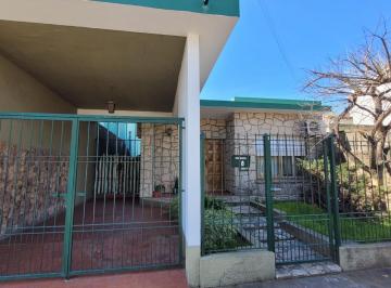 Casa · 80m² · 3 Ambientes · 1 Cochera · Casa en Venta 3 Ambientes en Berazategui