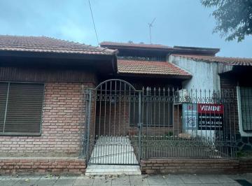 Casa · 136m² · 3 Ambientes · 2 Cocheras · Casa Venta en Ezpeleta