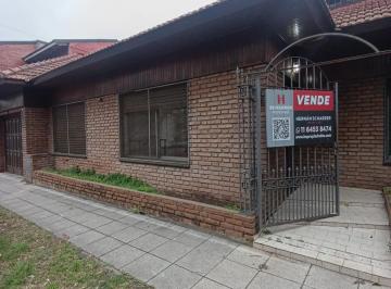Casa · 136m² · 3 Ambientes · 2 Cocheras · Casa Venta en Ezpeleta