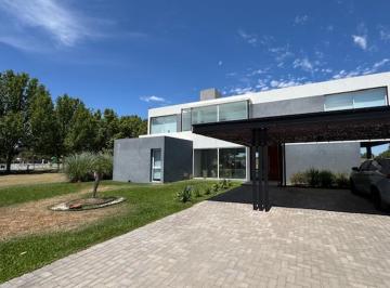 Casa · 280m² · 5 Ambientes · 5 Cocheras · Casa en Venta Haras del Sol - Cuan Propiedades