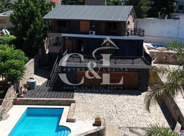Casa de 7 ambientes, Villa Carlos Paz · Importante Propiedad de 5 Dorm. y Piscina en B° Villa del Lago, Carlos Paz
