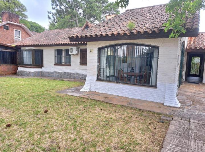 Casa · 5 Ambientes · 1 Cochera