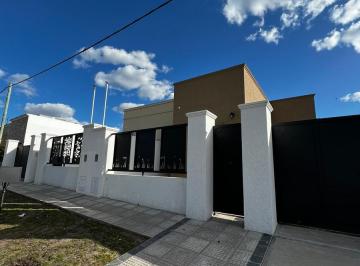 Casa · 150m² · 4 Ambientes · 1 Cochera · Casa en Venta de Tres Dorm. en PH