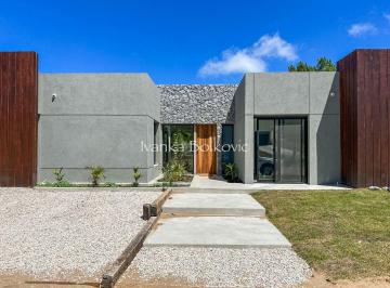 Casa de 5 ambientes, Costa Esmeralda · Venta Casa Costa Esmeralda - Combinación de Piedra, Siding y Tarquini