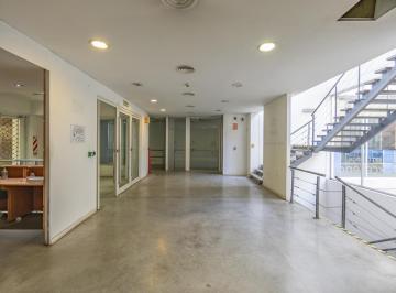 Edificio · 11300m² · Edificio Comercial con Salida a 3 Calles en Parque Patricios