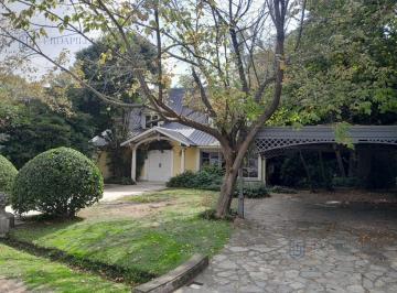 Casa · 359m² · 4 Dormitorios · 2 Cocheras · Casa en Venta en Olivos Golf Club Bien Ubicada Cerca del Club House