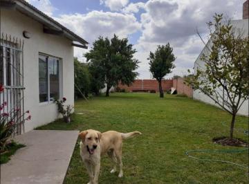 Casa · 90m² · 3 Ambientes · 1 Cochera · Casa en Venta - 2 Dorm. 2 Baños - Patio - 500 m² - Necochea