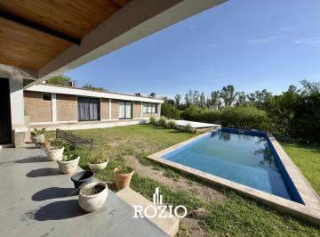 Casa · 238m² · 7 Ambientes · 2 Cocheras · Casa en Cumbres del Golf - 4 Dorm.