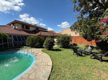 Quinta vacacional · 300m² · 4 Ambientes · 3 Cocheras · Casa Quinta en Venta Monte Grande
