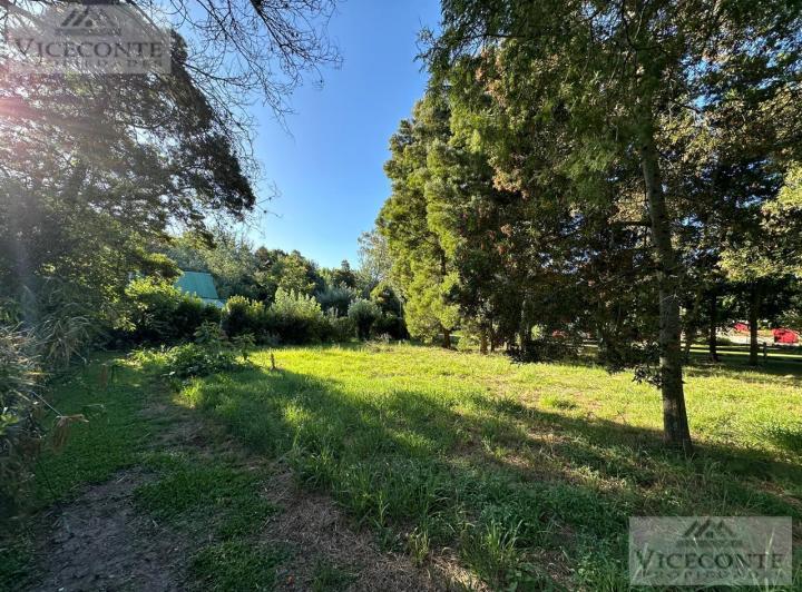 Terreno · 892m²