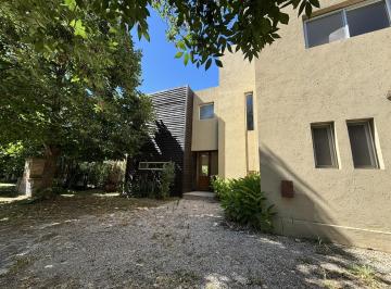 Casa · 264m² · 4 Ambientes · 2 Cocheras · Casa en Venta en St Mathews Village, Pilar - 3 Dorm. y Quincho