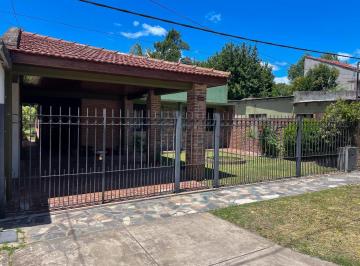 Casa · 180m² · 3 Dormitorios · 2 Cocheras · Casa de 3 Dorm. en Villa Elisa