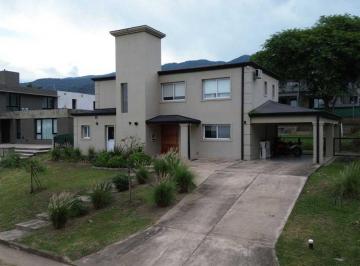 Casa · 189m² · 4 Ambientes · 2 Cocheras · Casa Venta 3 Dorm. Barrio Privado