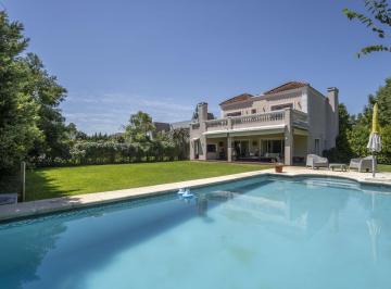 Casa · 172m² · 4 Ambientes · 3 Cocheras · Casa en Barrio Privado / La Montura