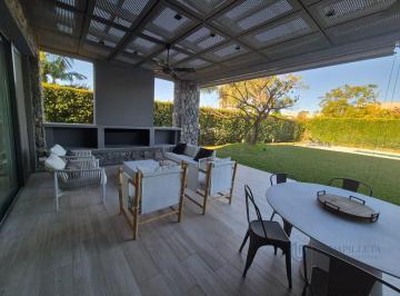 Casa · 310m² · 4 Ambientes · 2 Cocheras · Casa en Venta de 3 Dorm. en Las Liebres, Pilar