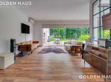 Casa · 240m² · 5 Ambientes · 4 Cocheras · Excelente Casa de 5 Amb. en Barrio Privado Sausalito
