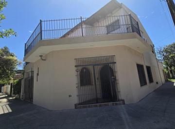 Casa · 170m² · 4 Ambientes · 2 Cocheras · Casa en Venta en Monte Grande.