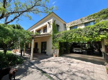 Casa · 465m² · 4 Dormitorios · 2 Cocheras · Importante Casa en Venta - Barrio Privado Las Victorias