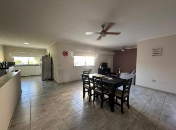Casa · 114m² · 4 Ambientes · 1 Cochera · Casa en Venta Tres Dorm., en Rosario - Barrio Triangulo