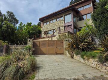Casa · 890m² · 6 Ambientes · 2 Cocheras · Bo. Pinar de Festa Casa en Venta - Bariloche