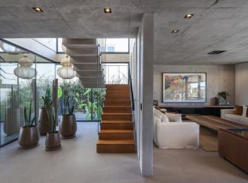 Casa · 390m² · 8 Ambientes · 4 Cocheras · Casa en Venta y Alquiler Al Río, en Barrio Albanueva