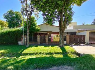 Casa · 121m² · 2 Dormitorios · 1 Cochera · Casa en Funes
