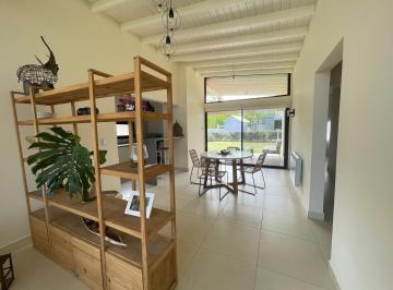 Casa · 111m² · 4 Ambientes · 1 Cochera · Venta con Renta Hasta Marzo '26 Increíble Oportunidad! Casa a La Venta en Los Arces