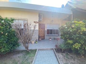 Casa · 140m² · 3 Ambientes · 3 Cocheras · Casa Venta 3 Ambientes Florencio Varela