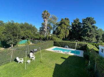Casa · 156m² · 4 Ambientes · 1 Cochera · Casa de 3 Dorm. con Aplio Parque y Pileta en Pueblo Esther