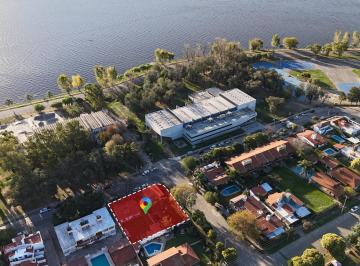 Terreno · 250m² · 8 Ambientes · 2 Cocheras · Terreno Esquina en Venta Para Desarrollo Inmobiliarios