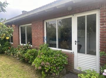 Casa · 155m² · 4 Ambientes · 1 Cochera · Chalet 4 Amb con Parque, Quincho y Parrilla - Zona Punta Mogotes