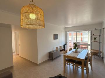 Departamento · 60m² · 2 Dormitorios · 1 Cochera · Venta 3 Ambientes Al Frente con Balcon Saliente Zona Centro