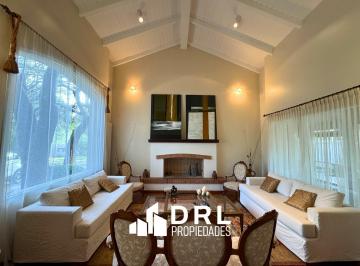 Casa · 429m² · 9 Ambientes · 3 Cocheras · Casa en Venta en Lomas de La Carolina