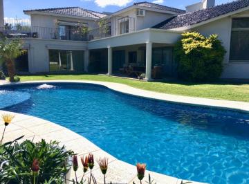 Casa de 6 ambientes, Córdoba · Las Delicias - Exc. Propiedad - Impecable - 3 Dor. - Pileta - Cochera Vs. Autos