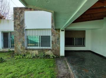 Casa · 140m² · 4 Ambientes · 2 Cocheras · Casa en Venta - 3 Dorm. 3 Baños - 200 m² - City Bell, La Plata