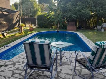 Casa · 150m² · 4 Ambientes · 1 Cochera · Casaquinta 4 Amb Barrio de Vicenzo Grande 2 Lotes con Pileta