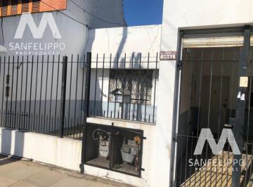 Casa · 303m² · 6 Ambientes · 1 Cochera · Casa en Venta - Villa Dominico