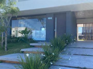Casa · 260m² · 4 Ambientes · 1 Cochera · Casa en Venta en Villalobos, Pueblos del Plata