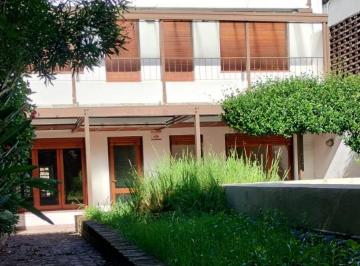 Casa · 280m² · 7 Ambientes · 2 Cocheras · Casa en Venta - 3 Dorm. 4 Baños - Cochera - 355 m² - La Plata